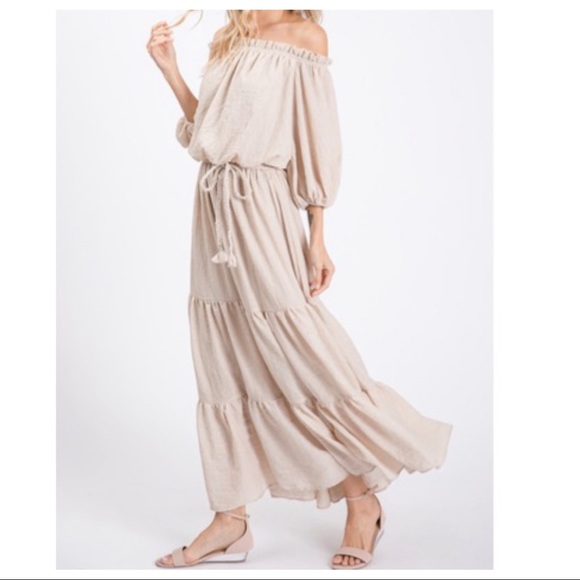 ✨LAST ONE✨woven elastic shoulder tiered dress - Picture 3 of 8